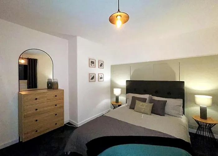 New Boutique 3 Bedroom Apartment In Hamilton