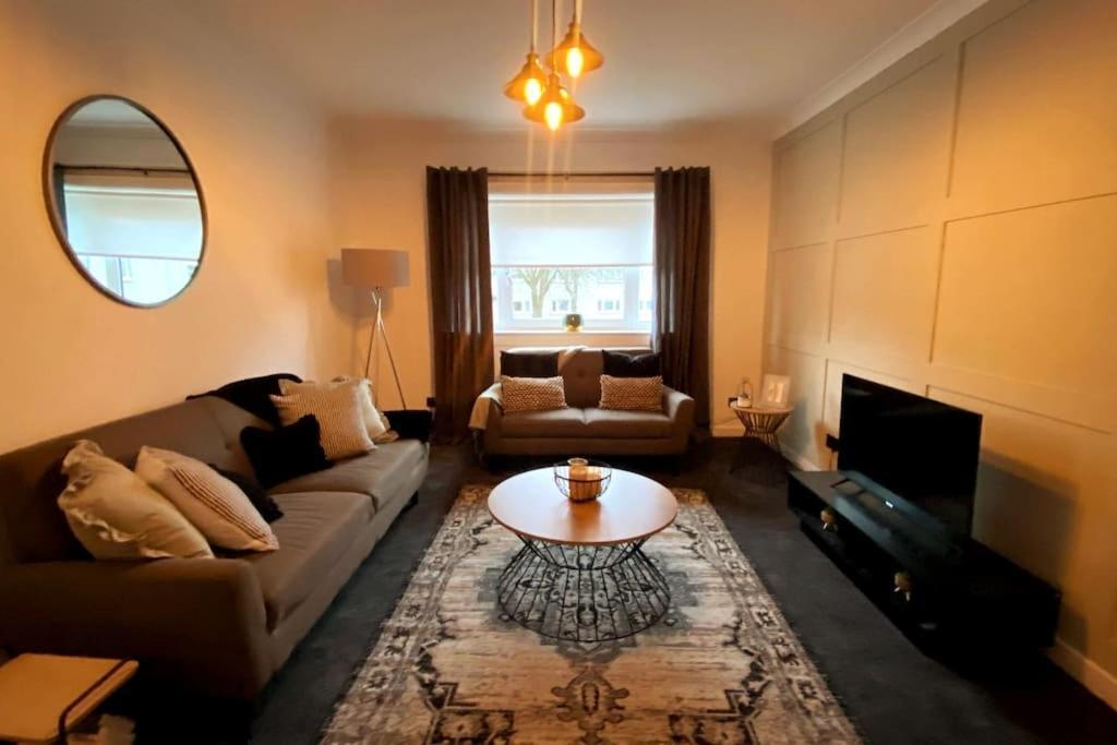 New Boutique 3 Bedroom In Apartment