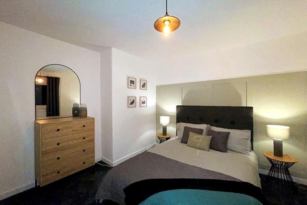 New Boutique 3 Bedroom In Apartment
