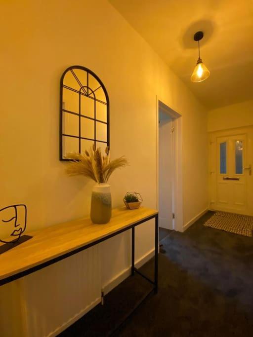 New Boutique 3 Bedroom In Apartment *