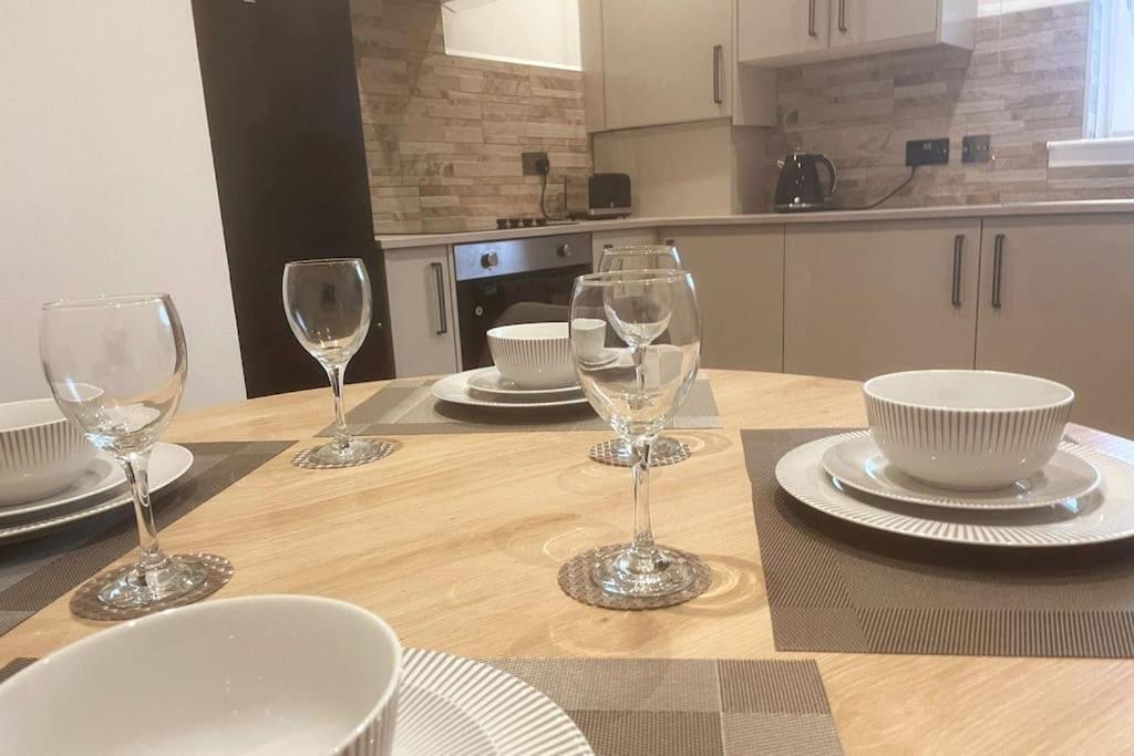 New Boutique 3 Bedroom In Apartment *